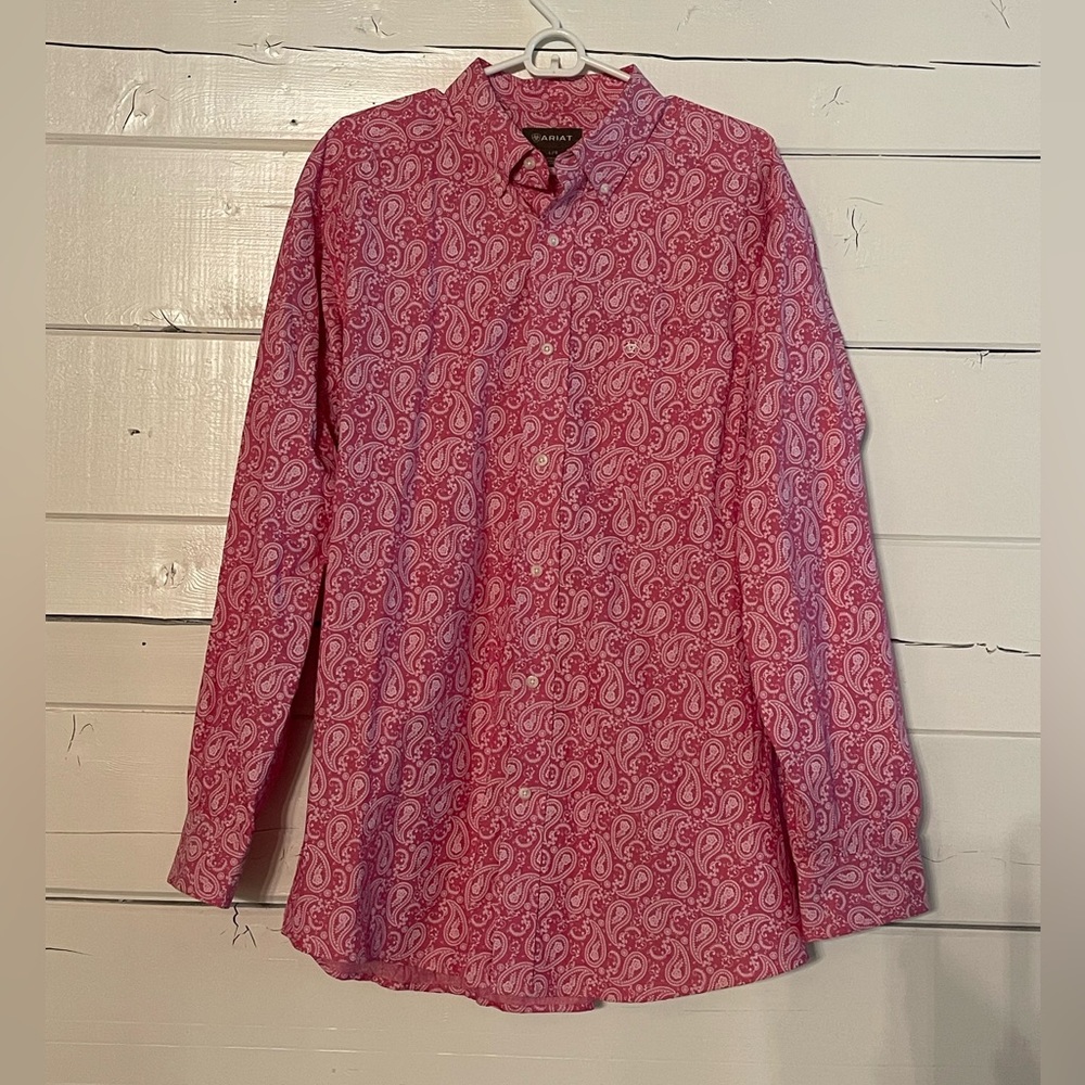 Men’s Ariat Pink Paisley Button-down 🤠